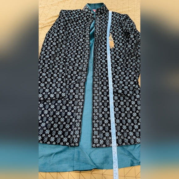 Indian men sherwani - Picture 9 of 11